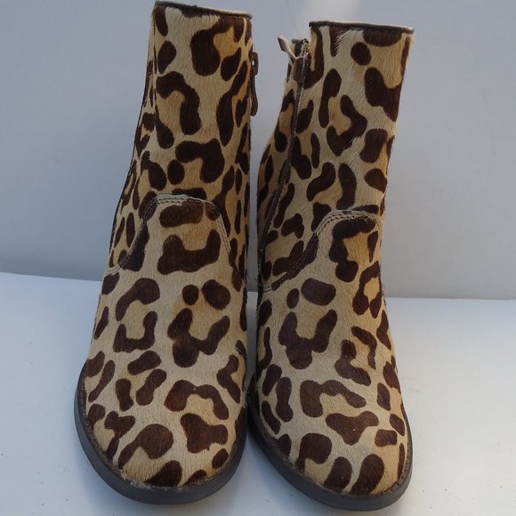 SIZE 7. Very Volatile Leopard Print Booties. - Picture 2 of 16
